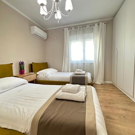 Eja Apartment 3 Tirana Bagian luar foto