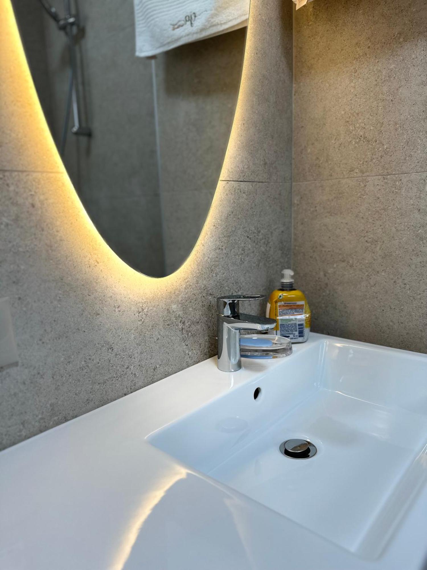 Eja Apartment 3 Tirana Bagian luar foto